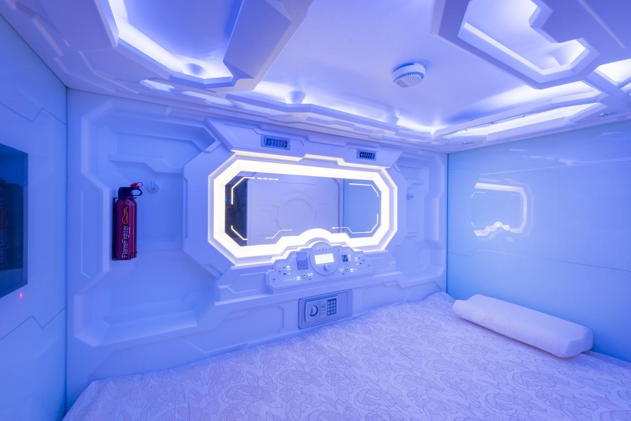 Hi Capsule Pattaya (Adults Only) Vandrarhem Exteriör bild
