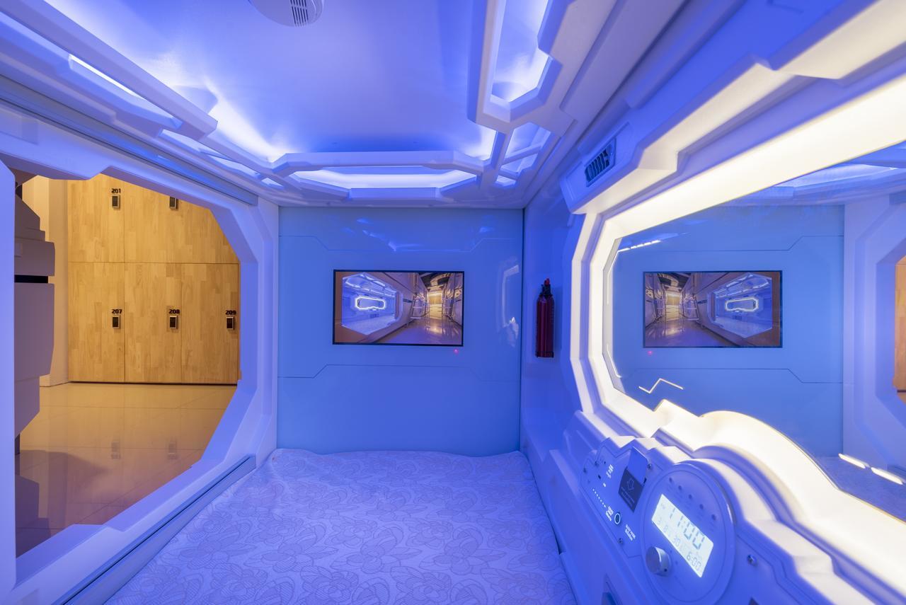 Hi Capsule Pattaya (Adults Only) Vandrarhem Exteriör bild